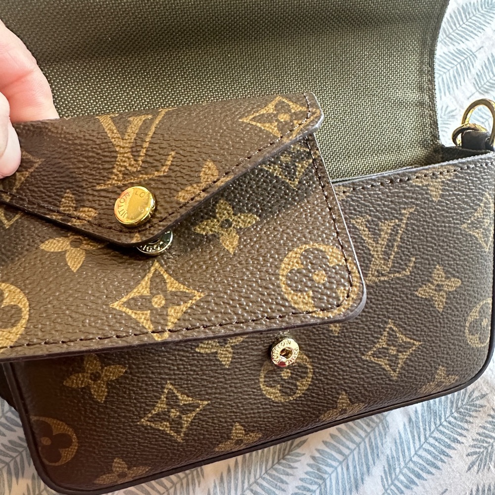 Brown Monogram Crossbody Bag - small and so cute - Picture 3 of 8